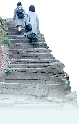 装飾:階段を女性2人が登っています